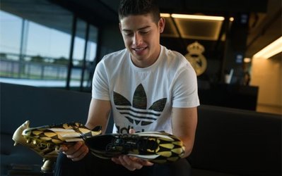 عکس روز | کفش جدید دارنده کفش طلای فوتبال جهان