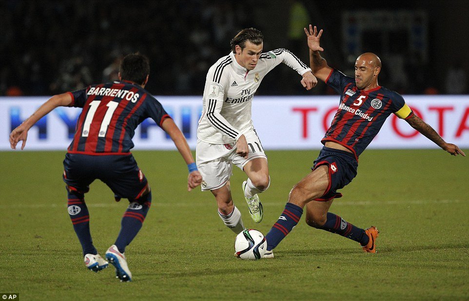 eal Madrid's Gareth Bale fights for the ball with San Lorenzo's Juan Mercier and Pablo Barrientos (left).jpg