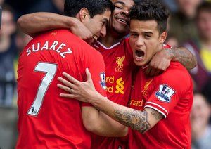 رحیم استرلینگ - کوتینیو - سوارز|رحیم استرلینگ پس از گلزنی شادیش را با لوییز سوارز و کوتینیو تقسیم کرد