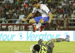 کلودیو ماركيزيو|پرش بلند هافبک ایتالیا مارکیزیو از روی سر دروازه بان فلومیننزه.