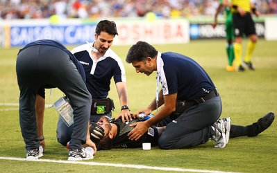 MRI وضعیت جراحی حقیقی را مشخص میکند / ضربهی مهاجم عراقی به کتف دروازهبان تیم ملی صدمه زده است