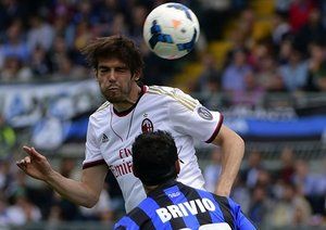 کاکا - بریویو|پرواز کاکا برای سر زنی و مقابله بریویو با او.