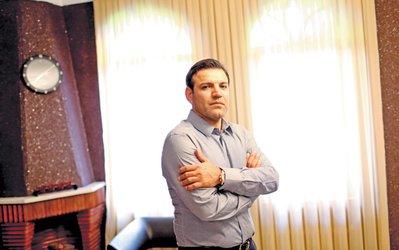 مصاحبه مفصل عزیزی‌خادم: نباید بگذاریم حق پخش منشاء فساد شود