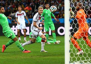 آندره شورله|لحظه به ثمر رسیدن گل اول تیم ملی آلمان در مقابل الجزایر توسط آندره شورله.