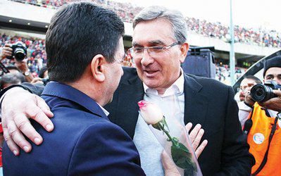 مربیانی که فقط قهرمانی نجاتشان می‌دهد