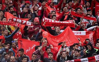 هواداران با ۴۰ دستگاه اتوبوس به تهران آمدند/ تیموریان ۵ دقیقه به طور متوالی تشویق می‌شود