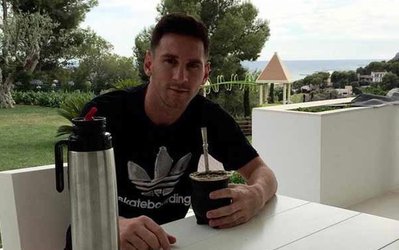 لیونل مسی به جای سفر به ایتالیا در خانه ویلایی خود ماند