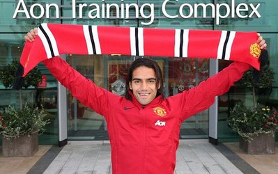 فالکائو در اولدترافورد می‌ماند