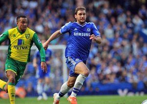 مارتین تونی وایکوا اولسون - ایوانویچ|دوندگی شدید اولسون برای جولوگیری از پیشروی ایوانویچ.