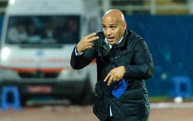 منصوریان: کار کثیف و غیرحرفه‌ای انجام دادند / یک نفر دستش را بالا برد و گفت سپاهان 2 بر 2 شده است