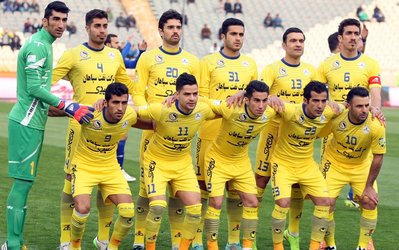 حاشیه‌های نفت تهران - پاختاکور | حضور رحمتی با لباس قرمز و حسرت سرمربی پاختاکور/ کی‌روش باز هم نیامد، ورزشگاه تاریک شد