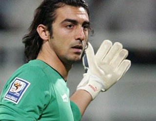 عذرخواهی بی نتیجه دروازه‌بان استقلال