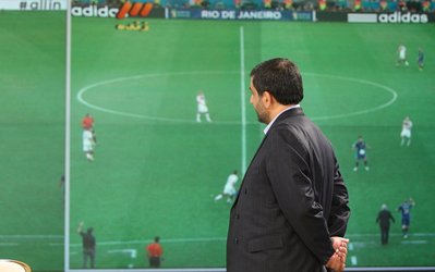 تصمیم غافلگیرکننده ضرغامی و دوستان: تلویزیون قید پخش مسابقات لیگ ‌برتر را زد/ فیلم‌های سینمایی جای فوتبال را گرفت!