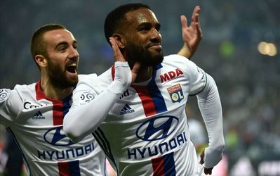 وستهام برای جذب لاکازته رقم پیشنهادی خود را دو میلیون یورو بالا می برد