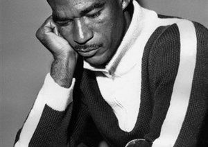 جام جهانی 1962|هافبک تیم ملی برزیل، دیدی، حین بازی شطرنج در ژوئن 1962 در وینا دل مر، چند روز پیش از دیدار تیمش برای انگلستان در مرحله ی یک چهارم نهایی مسابقات جام جهانی. 10 ژوئن 1962.