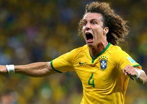 دیوید لوئیز|جشن دیوید لوئیز بعد از گلزنی مقابل تیم کلمبیا.