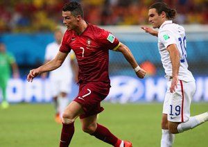 کریستیانو رونالدو - گِراهام زوسی|دریبل زیبای ستاره تیم پرتغال ، کریس رونالدو در مقابل گِراهام زوسی از ایالات متحده آمریکا .