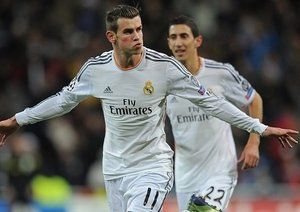 گرت بیل|گرت بیل پس از گلزنی برابر گالاتاسرای به شادمانی می پردازد، وی در پنجمین حضور خود در قالب باشگاه رئال، موفق شد تا دومین گل خود را به ثمر برساند.