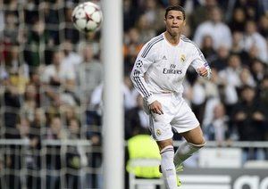 کریستیانو رونالدو|رونالدو طلسم دروازه بوفون را در دیدار تیمش برابر یوونتوس در مرحله ی گروهی لیگ قهرمانان می شکند.