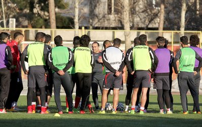 حاشیه‌های تمرین پرسپولیس | صادقیان در بازی تدارکاتی حضور یافت/ گلزنی عباس‌زاده برای سرخپوشان