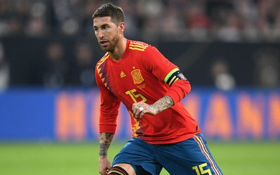 راموس بازوبند کاپیتانی را از پادشاه اسپانیا دریافت کرد + عکس