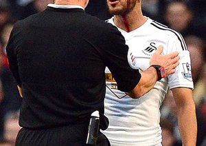 صحبت داور با بازیکن سوانسی|منچستر سیتی 2 - 1 سوانسی / لیگ جزیره