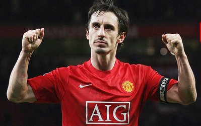 گری نویل: میانگین سنیِ بازیکنان منچستر سیتی بالا است