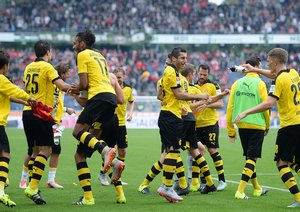 شادی بازیکنان دورتموند|هانوفر 2 - 4 بوروسيا دورتموند / بوندسلیگا