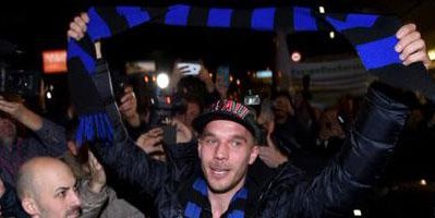 پودولسکی معاینات پزشکی خود را در اینتر تکمیل کرد