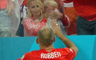 عکس روز؛ روی بی‌رحم فوتبال / هلند باخت و فرزند کوچک روبن ساعت‌ها گریست