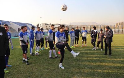 حاشیه‌های تمرین استقلال | غیبت تیموریان وسوال هواداران از فخرالدینی