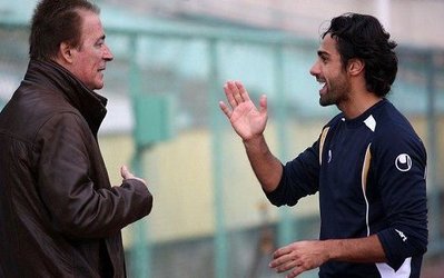 عکس روز | حضور مجیدی بر سر مزار حجازی