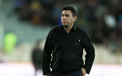 لیگ برتر | حایشیه‌های تراکتور - استقلال / اعتراض شدید قلعه‌نوعی به ناظر مسابقه و شعار هواداران