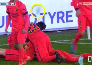 پرتاب بطری به سمت مسی توسط هواداران والنسیا