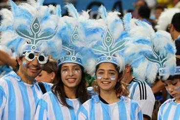 هواداران آرژانتین از یک مرکز خرید سرقت کردند