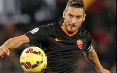 توتی: جرارد در میان سه بازیکن برتر جهان قرار دارد