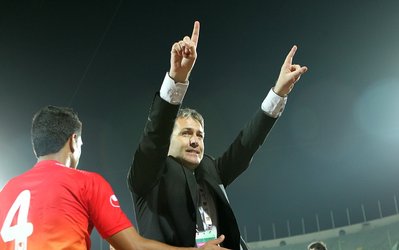 اسکوچیچ: با جانفشانی بازیکنان فولاد شکست را با پیروزی عوض کردیم / در طول عمرم نظير حمايت تماشاگران فولاد را نديده بودم