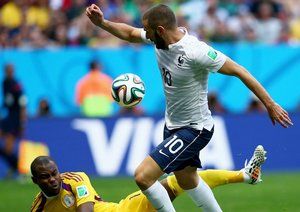 وينسينت اینیما - کریم بنزما|تقابل کریم بنزما از تیم ملی فرانسه با دروازه بان نیجریه ،وينسينت اینیما.