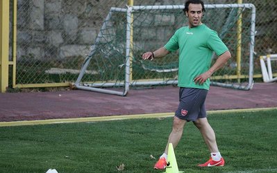 پايان شايعات توسط کریمی: من 37 ساله چرا باید به فوتبال برگردم؟/ زمانی كه بازی می‌كردم هم سورپرايز نداشتم چه برسد به الان/ پرسپولیس در تهران کار الهلال را تمام کند