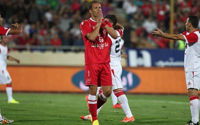 بنگر: تماشاگران تراکتورسازی فقط فحاشی می‌کنند