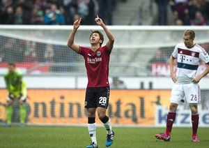 شادی بازیکن هانوفر|هانوفر 1 - 3 بایرن مونیخ / بوندسلیگا