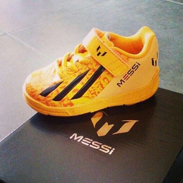 tiago messi shoe.jpg