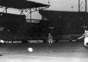 فینال لیگ قهرمانان اروپا 1962|رئال مادرید برای نخستین بار در سال 1962 طعم شکست در فینال را می چشد. بنفیکا 5- رئال 3.