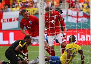 وین رونی|گلزنی وین رونی در بازی مقابل اکوادور برای تیمش.