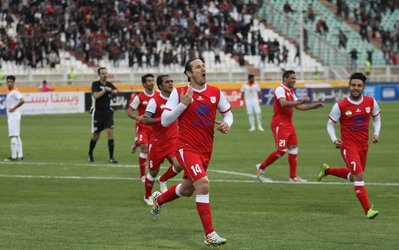 لیگ برتر | ذوب آهن 5 - نفت تهران 3 / تراکتور 2 - سایپا 1 / فولاد خوزستان 3 - نفت مسجدسلیمان 2 / تراکتور صدرنشین شد