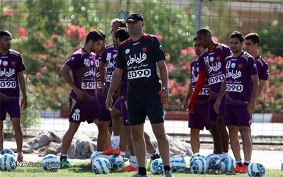 اردوی پرسپولیس در کیش و پولی که به باد رفت؛ در تهران هم زمین خراب و فرصت تفریح بود!