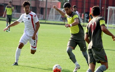 حاتمی، مدافع پرسپولیس: هنوز به انسجام لازم نرسیده‌ایم / فصل بدنسازی است و بچه‌ها سنگین هستند