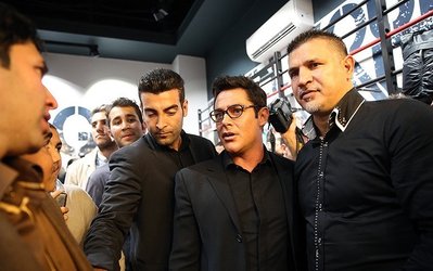 گزارشی از حواشی جالب مراسم افتتاح فروشگاه جدید علی دایی / واکنش شهریار به 4 نشان دادن هنرپیشه استقلالی