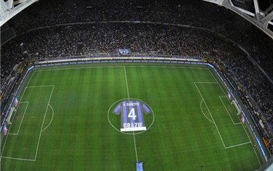 پیراهن زانتی همراه با او بازنشسته می‌شود