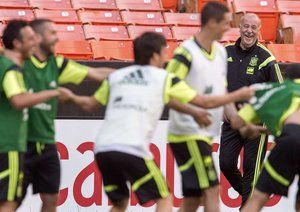 ویسنته دل بوسکه|لذت سرمربی اسپانیا ویسنته دل بوسکه از دیدن تمرین شاگردانش.